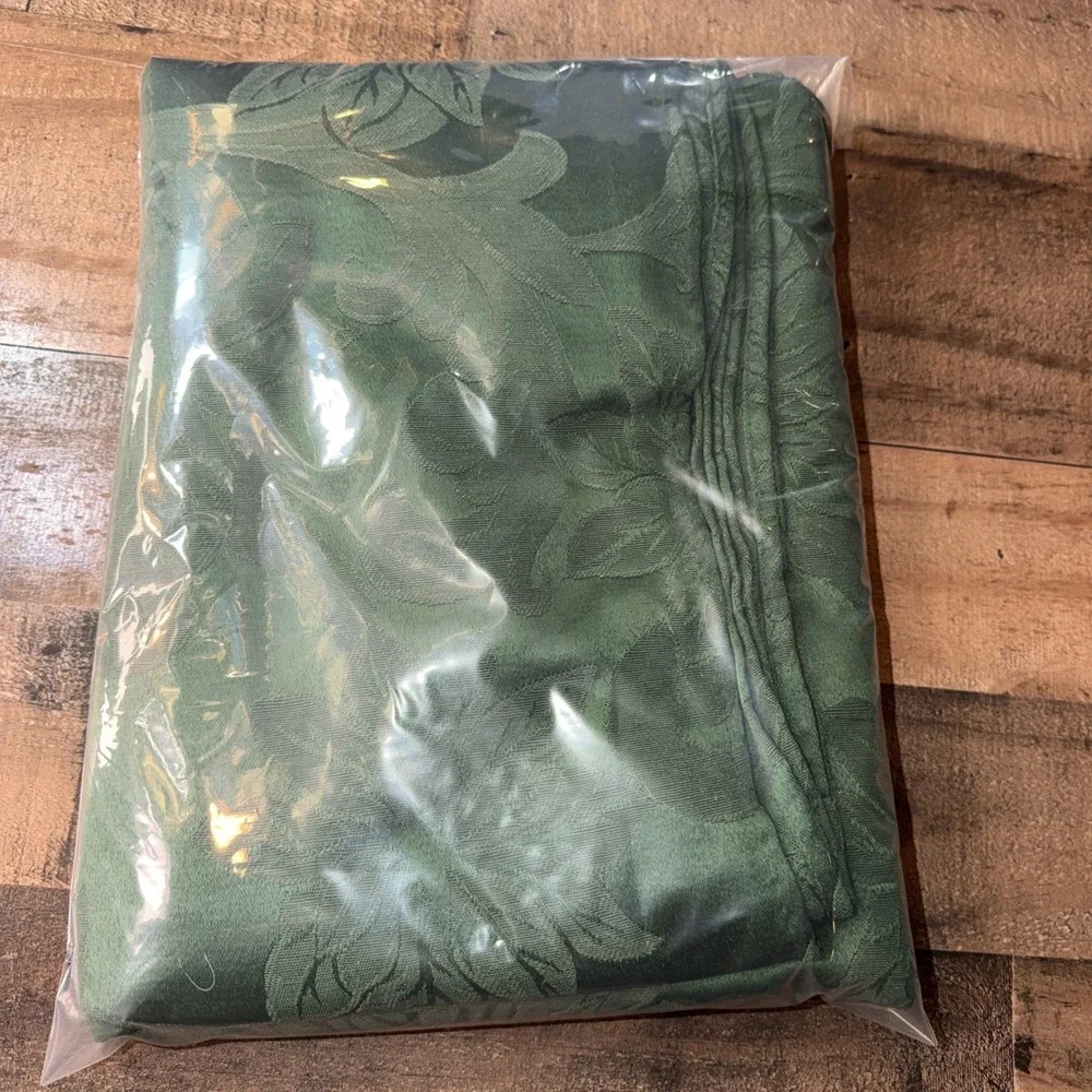 St Nicholas Square Emerald Green Tablecloth Fabric Oblong Rectangle 60 x 104